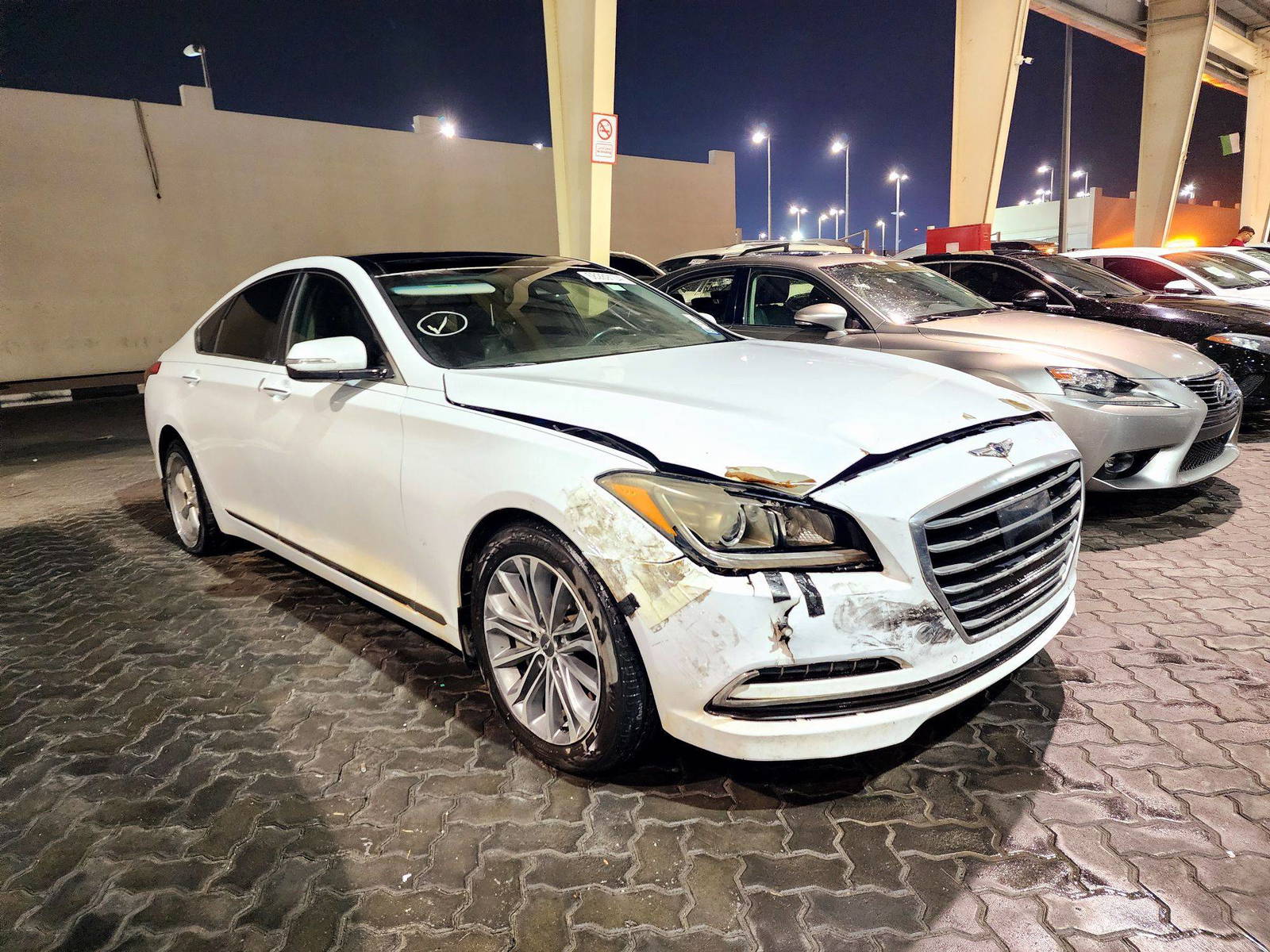 2015 HYUNDAI GENESIS — 137908 Miles — Lot 68289104 — Souq - Marhaba Auctions Used Cars - Image 4