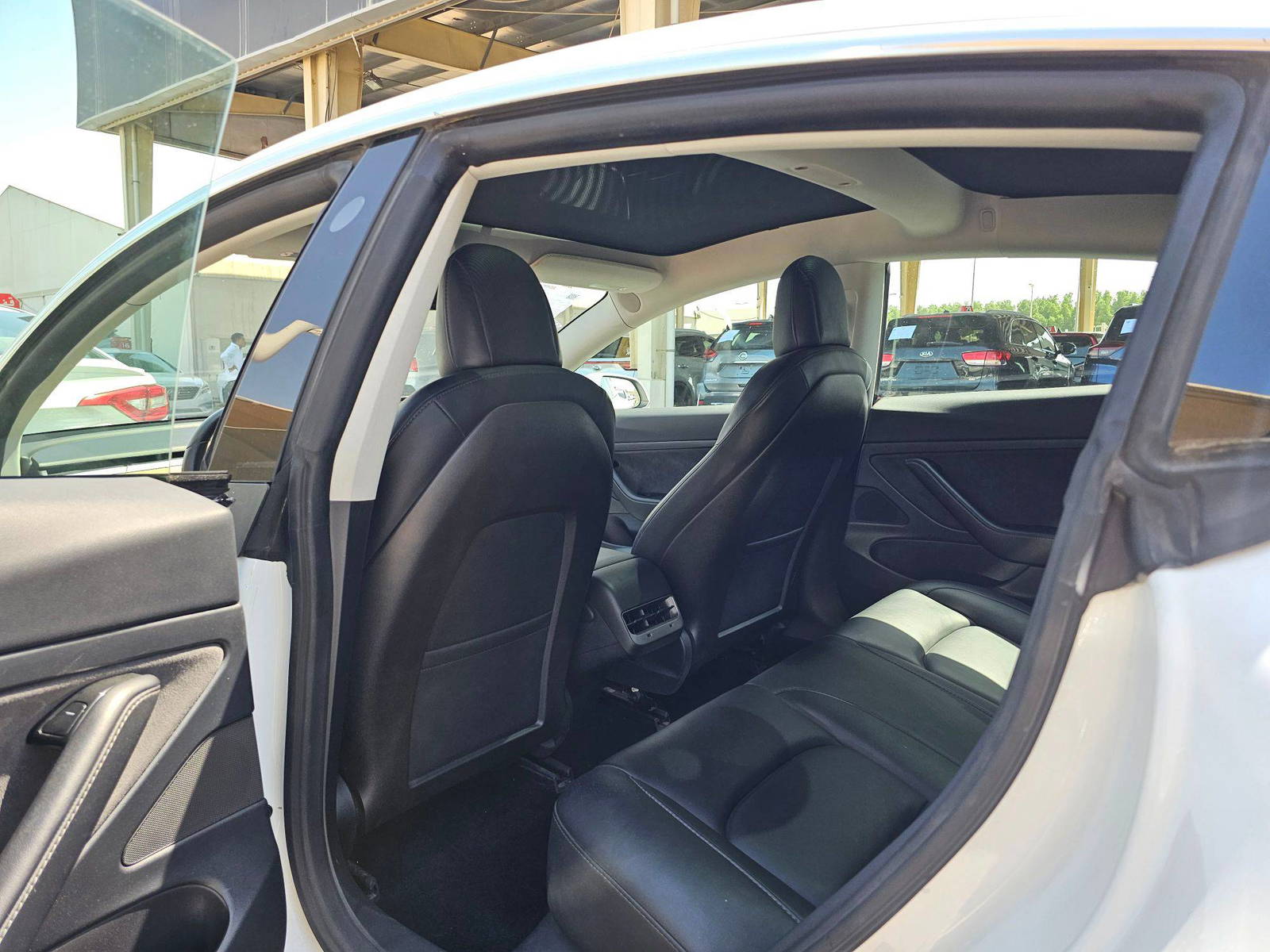 2020 TESLA MODEL 3 — 57338 KM — Lot LF614813 — Souq - Marhaba Auctions Used Cars - Image 6