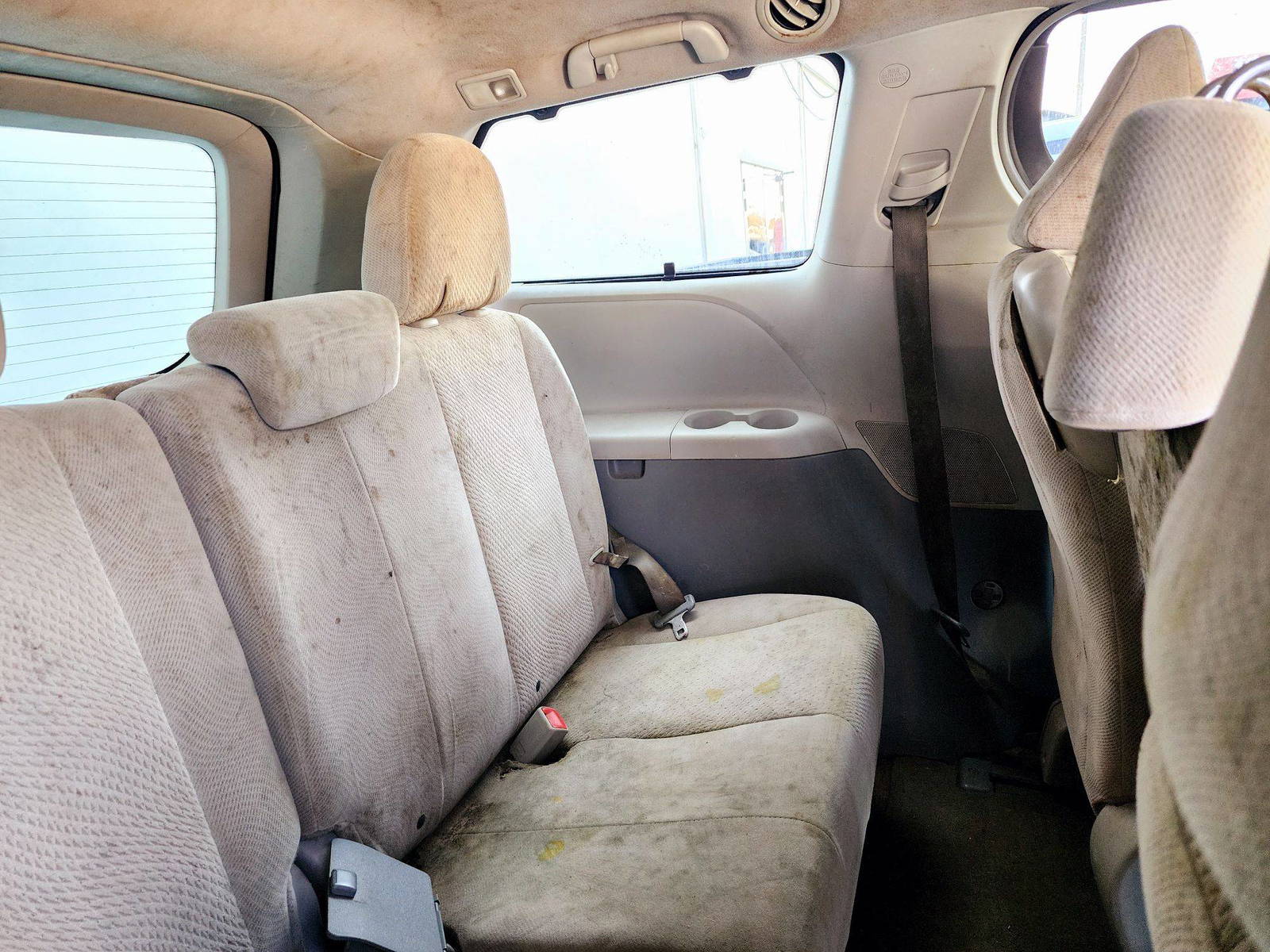 2013 TOYOTA SIENNA — 251157 Miles — Lot 63785544 — Souq - Marhaba Auctions Used Cars - Image 7