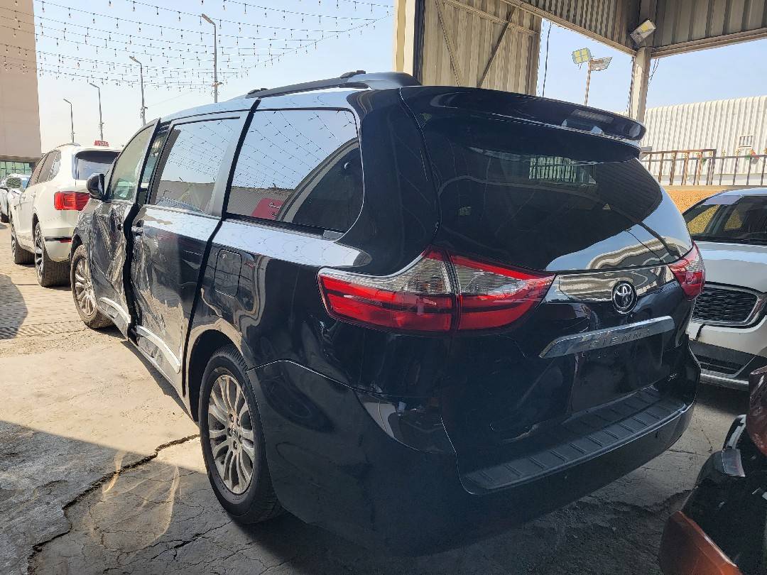 TOYOTA SIENNA