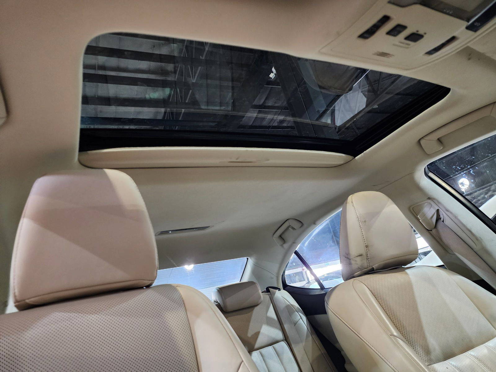 2017 LEXUS ES 350 — 33381 Miles — Lot GXHU061876 — Al Quoz - Marhaba Auctions Used Cars - Image 10