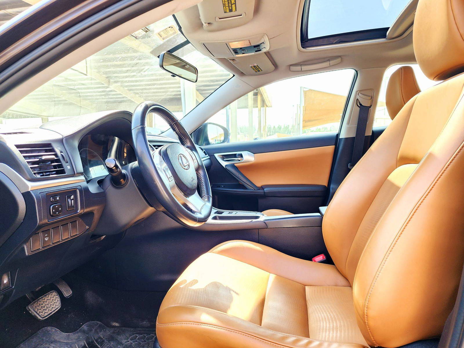 2012 LEXUS CT 200h — 237260 Miles — Lot 1C2112584 — Souq - Marhaba Auctions Used Cars - Image 9