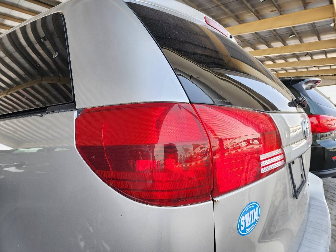 2005 TOYOTA SIENNA — 189918 Miles — Lot 32136 — Souq - Marhaba Auctions Used Cars - Image 9