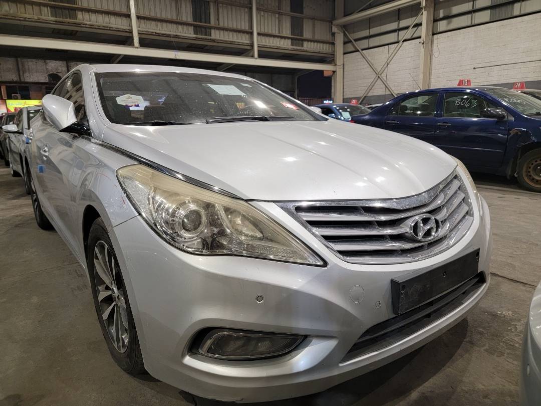2011 HYUNDAI GRANDEUR — 146800 KM — Lot 007474 — Main - Marhaba Auctions Used Cars - Image 4