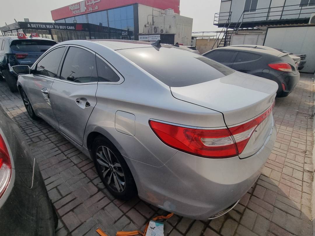 2011 HYUNDAI GRANDEUR — 129403 KM — Lot 214587 — Main - Marhaba Auctions Used Cars - Image 4
