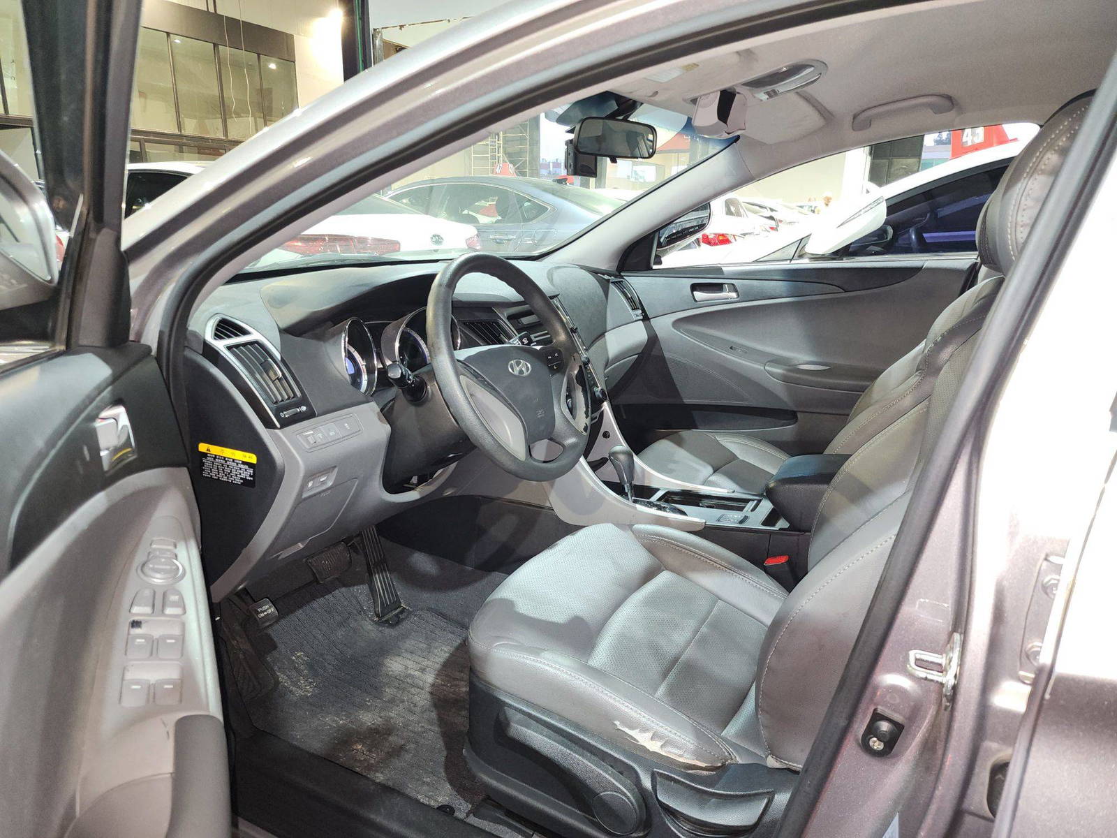 2011 HYUNDAI SONATA — 103141 KM — Lot 220253 — Al Quoz - Marhaba Auctions Used Cars - Image 9