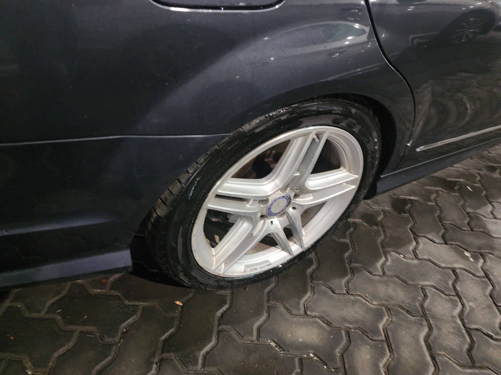 2011 MERCEDES BENZ C300 — 180805 Miles — Lot 70631683 - Marhaba Auctions Used Cars - Image 5