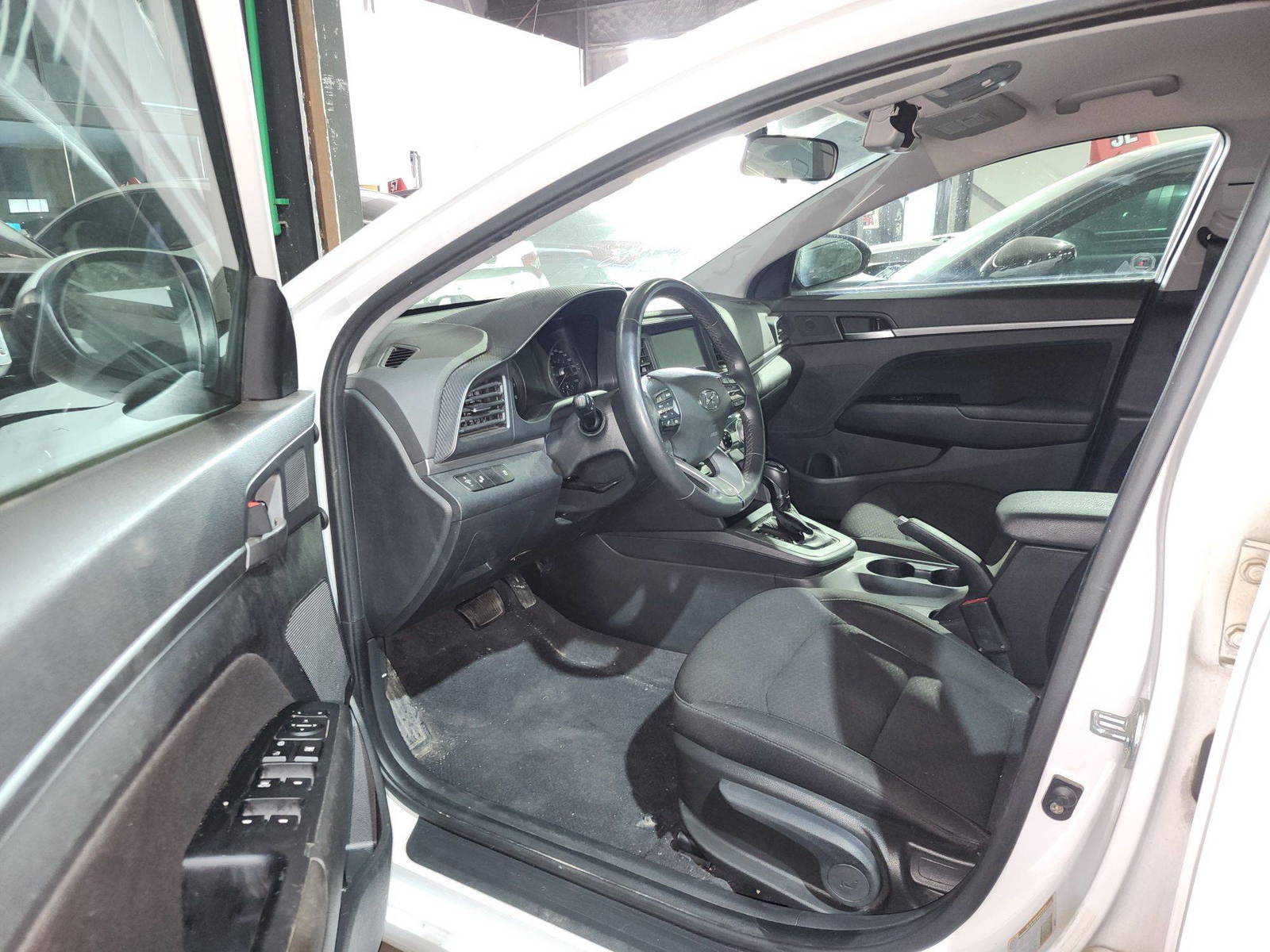 2020 HYUNDAI ELANTRA — 77754 KM — Lot 57448925 — Souq - Marhaba Auctions Used Cars - Image 8