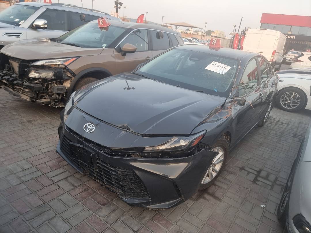 Toyota Camry 2025 view 2