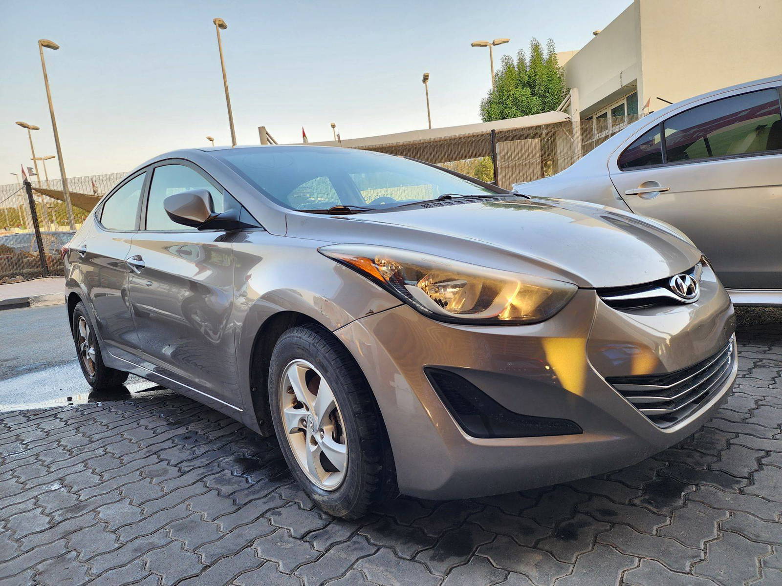 2015 HYUNDAI ELANTRA — 147979 Miles — Lot 48048644 — Souq - Marhaba Auctions Used Cars - Image 4