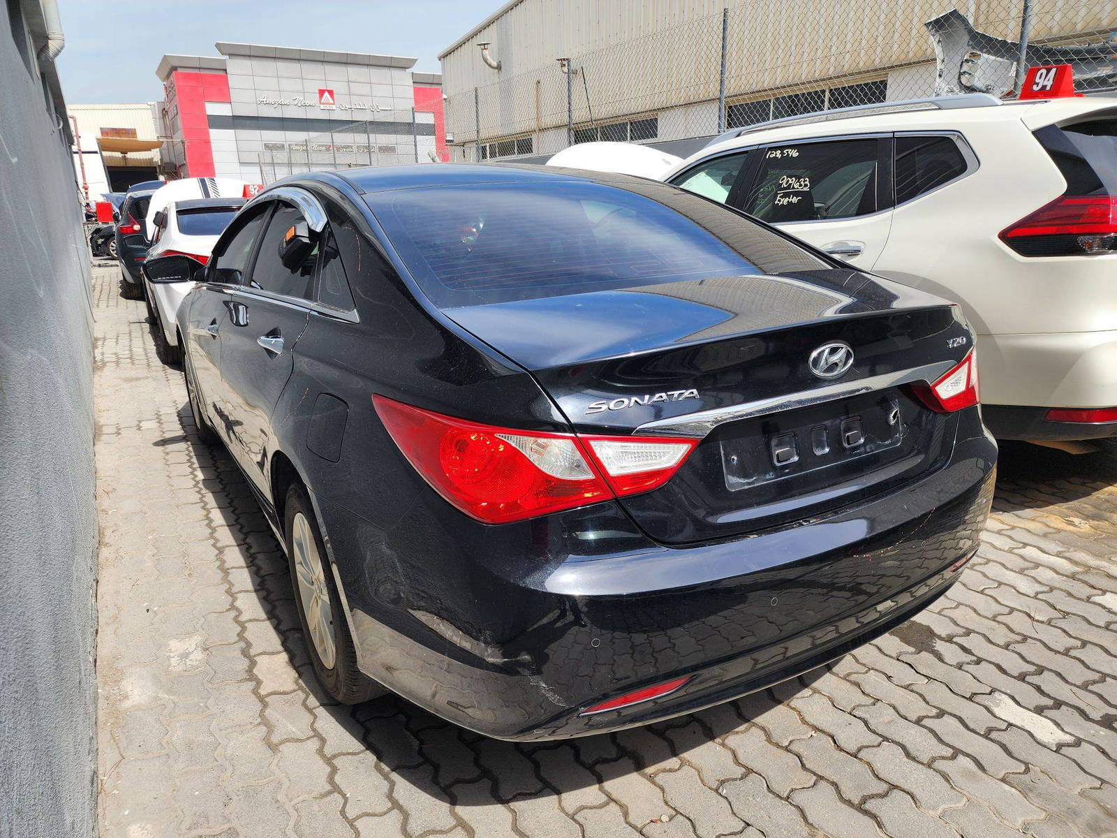 2010 HYUNDAI SONATA — 205605 KM — Lot 002939 — Al Quoz - Marhaba Auctions Used Cars - Image 4