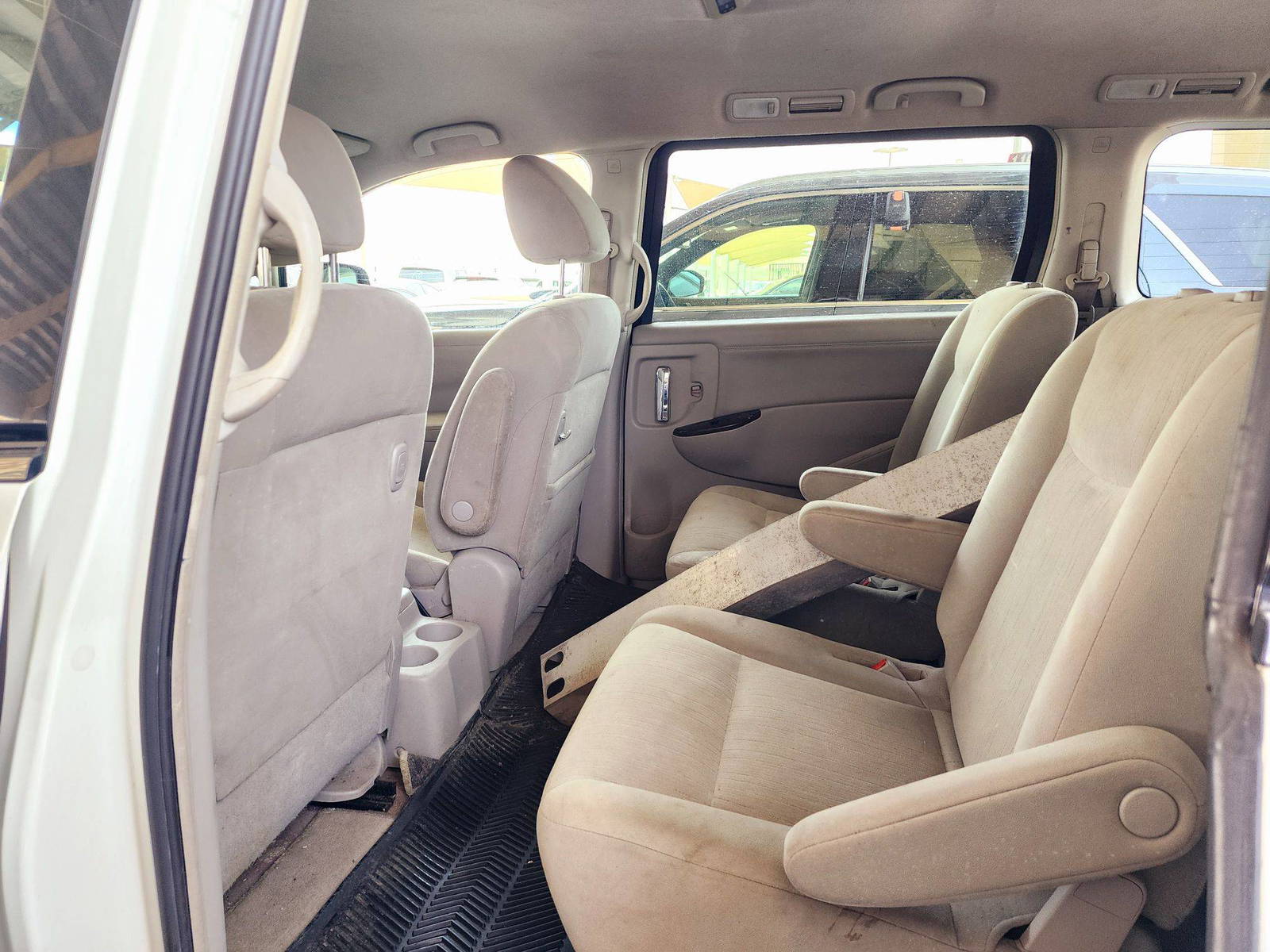 2011 NISSAN QUEST — 165505 KM — Lot 79362994 — Souq - Marhaba Auctions Used Cars - Image 6
