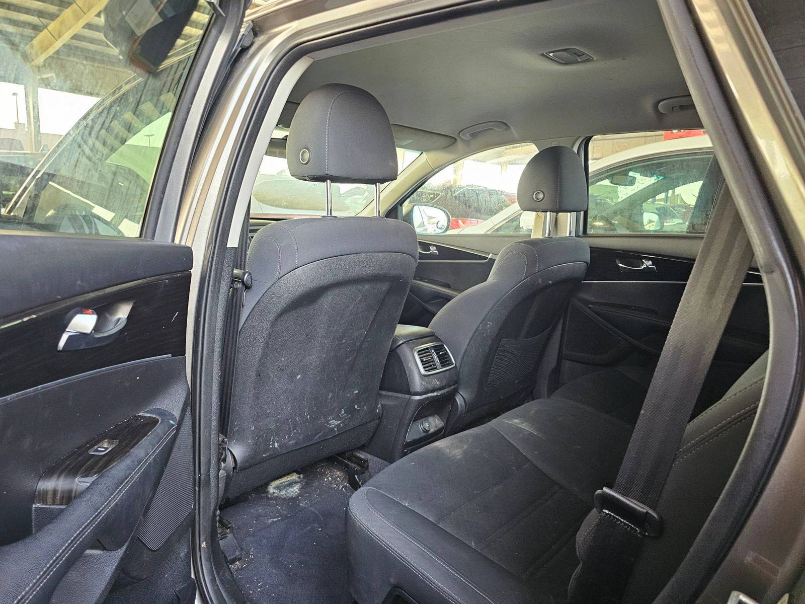 2019 KIA SORENTO — 116768 Miles — Lot XKG474500 — Souq - Marhaba Auctions Used Cars - Image 6