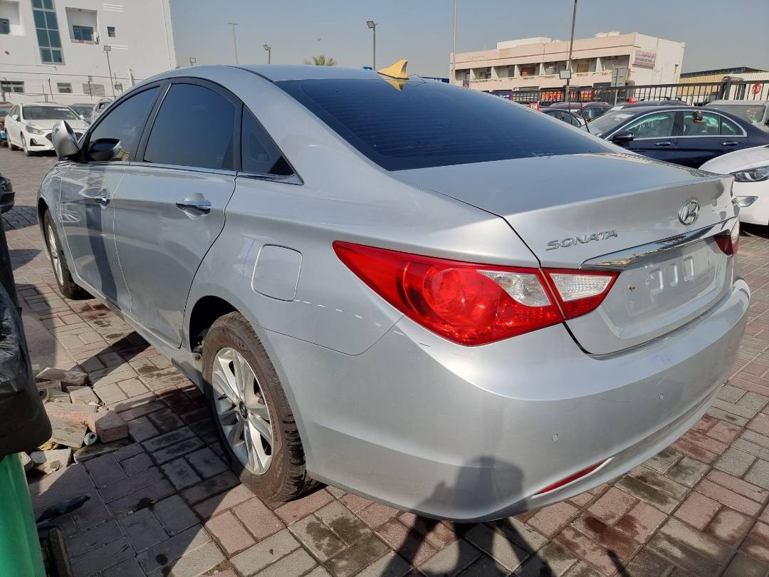 2010 HYUNDAI SONATA — 177335 KM — Lot 124587 — Souq - Marhaba Auctions Used Cars - Image 5