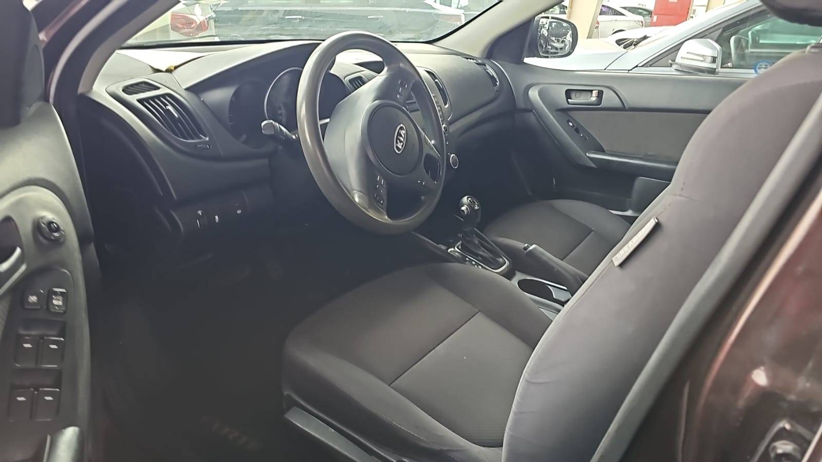 2011 KIA FORTE — 286570 KM — Lot 40013484 — Souq - Marhaba Auctions Used Cars - Image 5