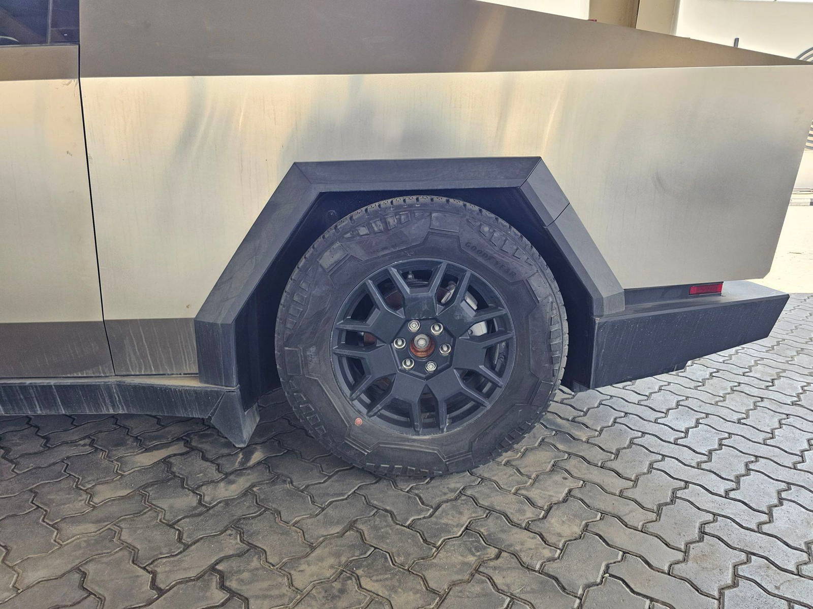 2024 TESLA CYBERTRUCK — 2869 Miles — Lot A013484 — Souq - Marhaba Auctions Used Cars - Image 9