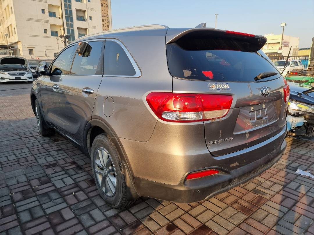 2018 KIA SORENTO — 126830 Miles — Lot 214578 — Souq - Marhaba Auctions Used Cars - Image 5