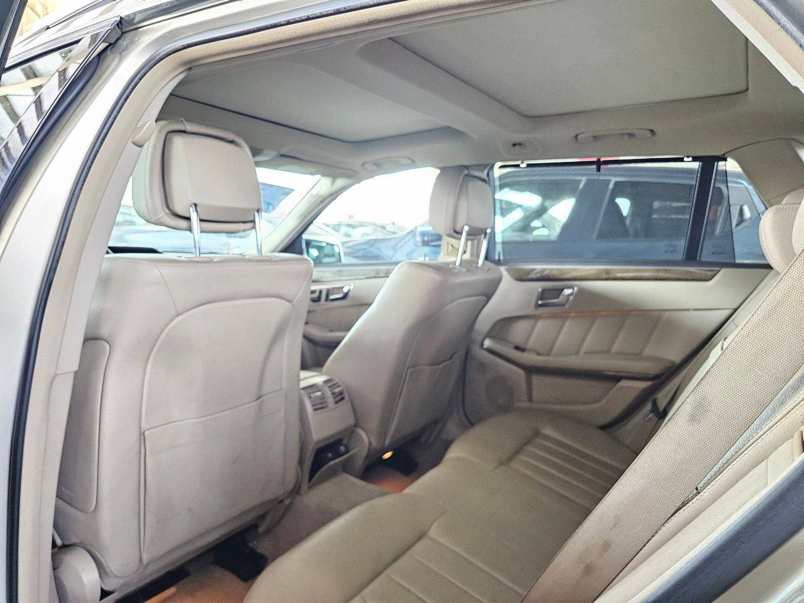 2011 MERCEDES BENZ E 350 — 185657 Miles — Lot 41470838 — Ind. 12 - Marhaba Auctions Used Cars - Image 6