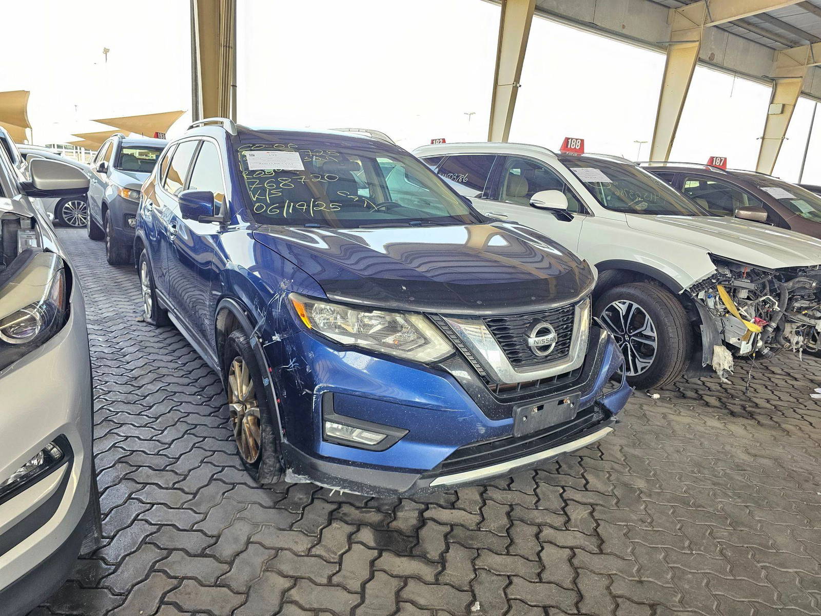2017 NISSAN ROGUE — 380889 KM — Lot 12339725 — Main - Marhaba Auctions Used Cars - Image 4