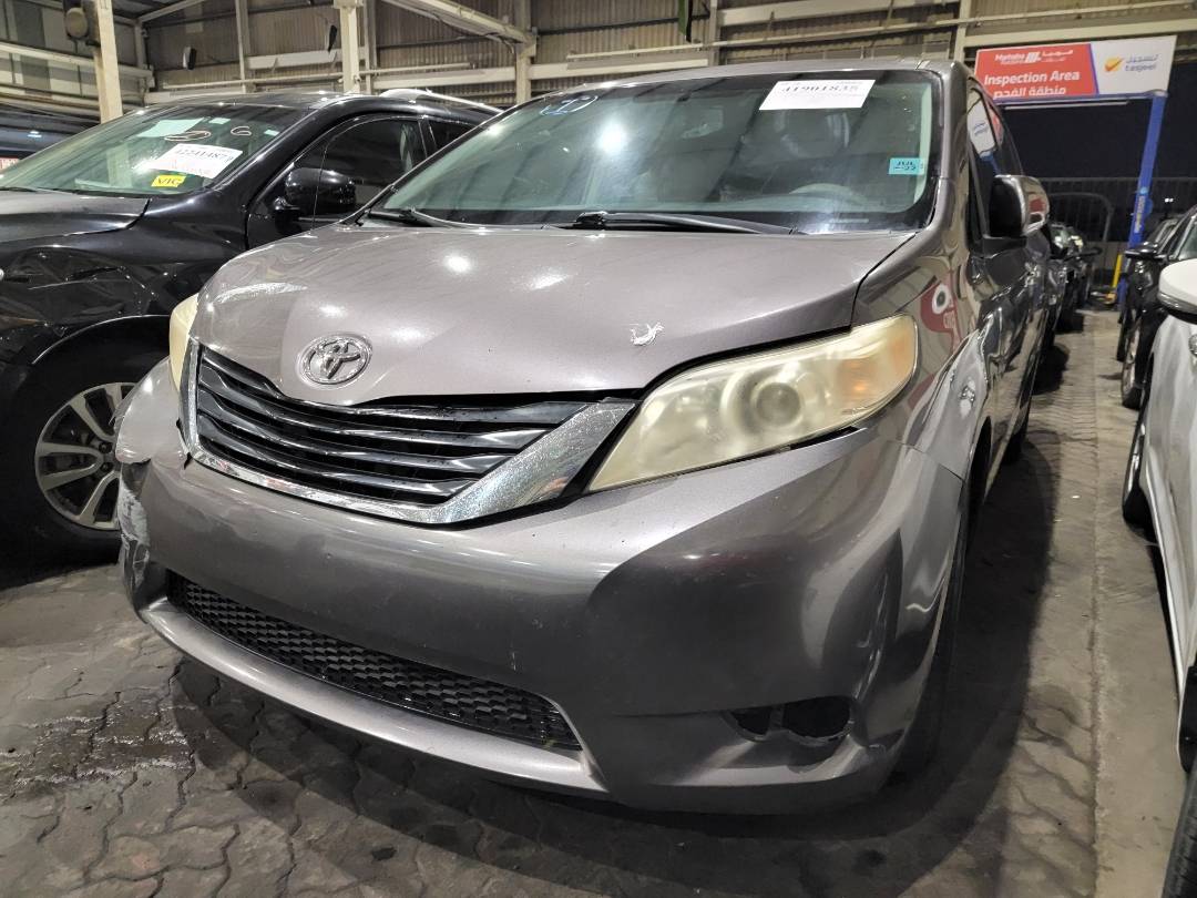 2011 TOYOTA SIENNA — 186634 Miles — Lot BS100414 — Souq - Marhaba Auctions Used Cars - Image 5
