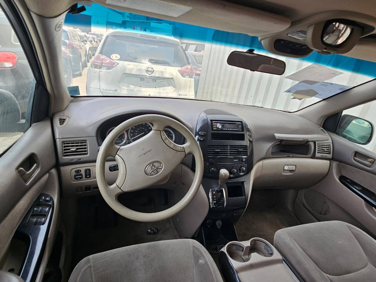 2004 TOYOTA SIENNA — 276619 Miles — Lot 92529325 — Souq - Marhaba Auctions Used Cars - Image 8