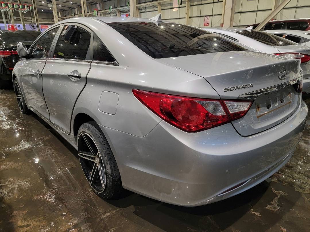 2010 HYUNDAI SONATA — 229423 KM — Lot 073698 — Main - Marhaba Auctions Used Cars - Image 5