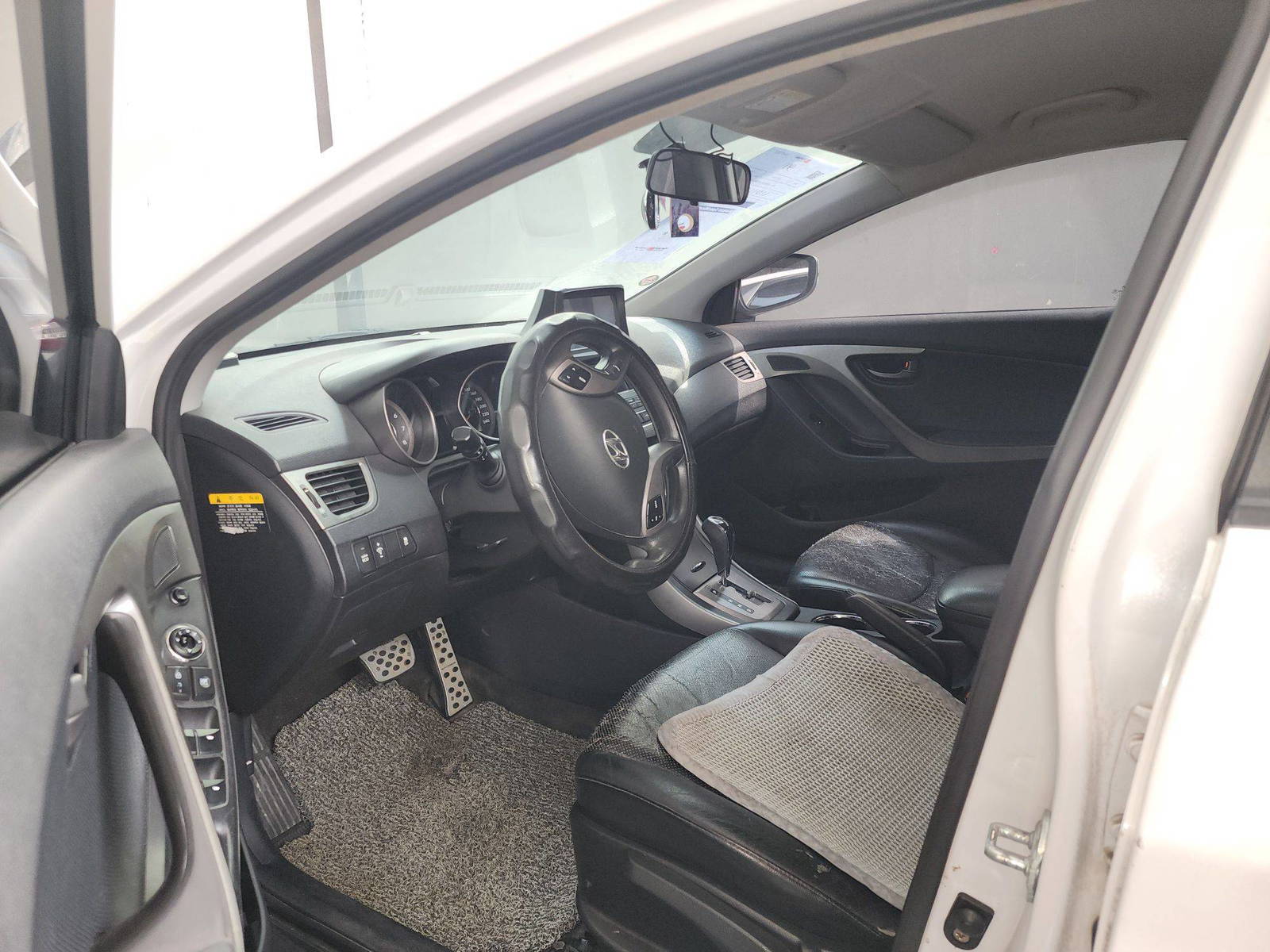 2014 HYUNDAI AVANTE — 213819 KM — Lot 926110 — Souq - Marhaba Auctions Used Cars - Image 9