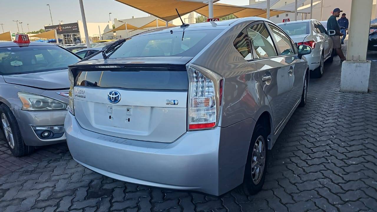 TOYOTA PRIUS