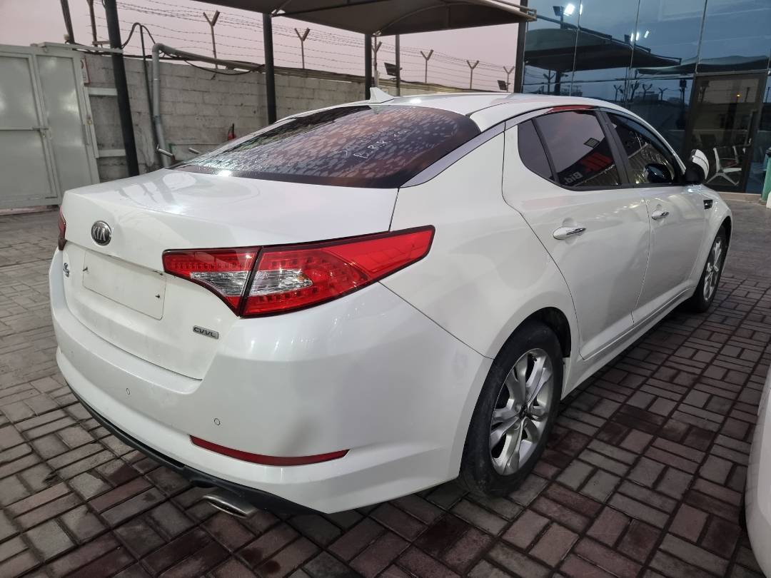2013 KIA K5 — 207341 KM — Lot 215478 — Souq - Marhaba Auctions Used Cars - Image 4