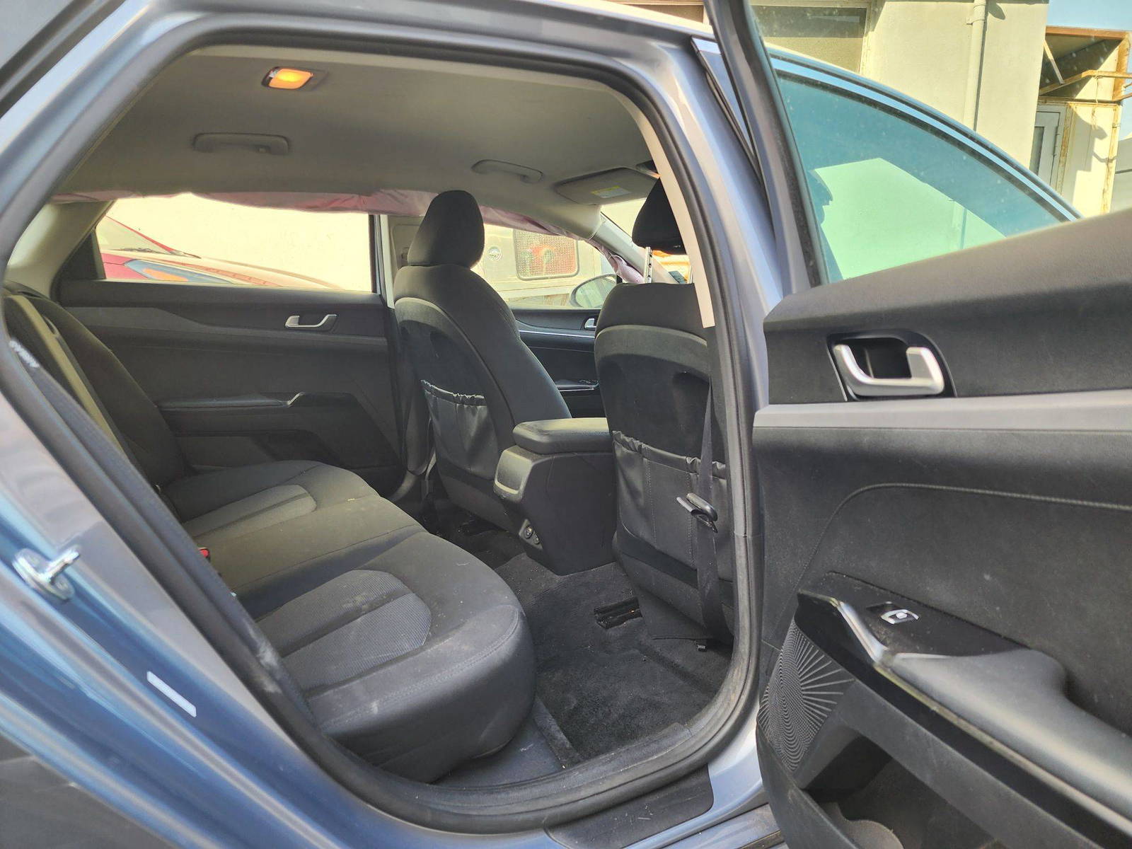 2022 KIA K5 — 93103 Miles — Lot 41442265 — Souq - Marhaba Auctions Used Cars - Image 3