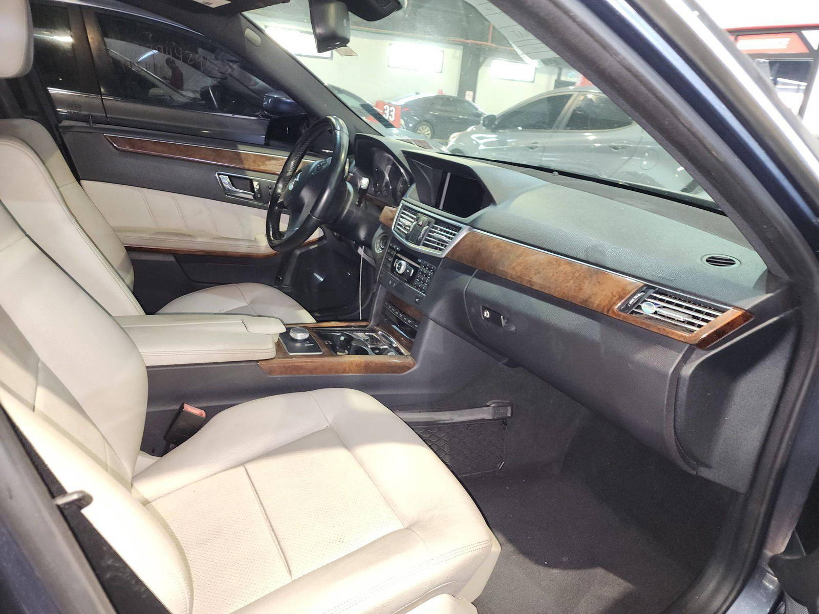 2011 MERCEDES BENZ E 350 — 189994 Miles — Lot 39509023 — Souq - Marhaba Auctions Used Cars - Image 6