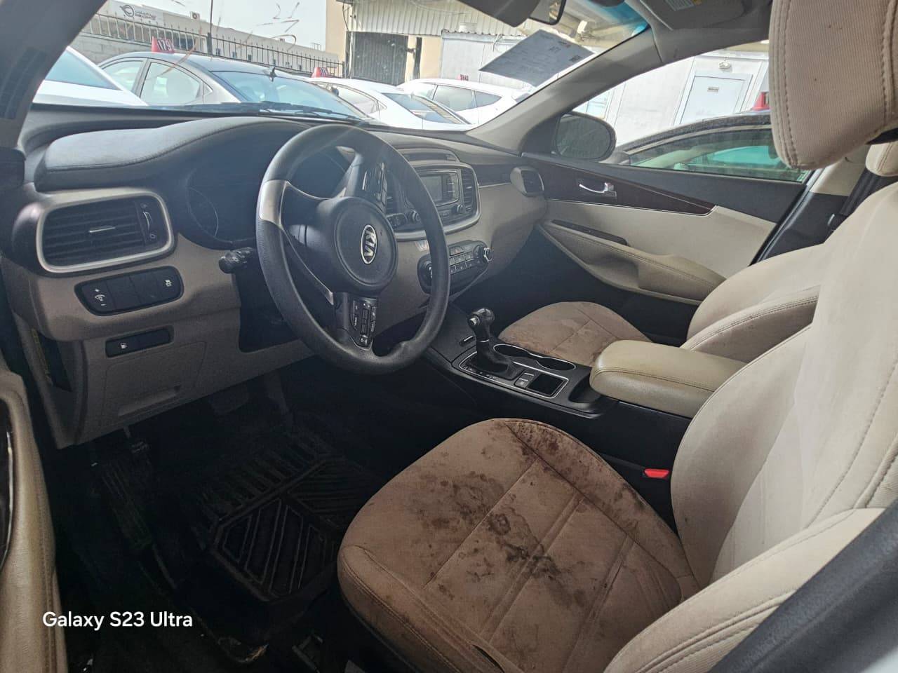 2017 KIA SORENTO — 165115 Miles — Lot G215595 — Souq - Marhaba Auctions Used Cars - Image 8