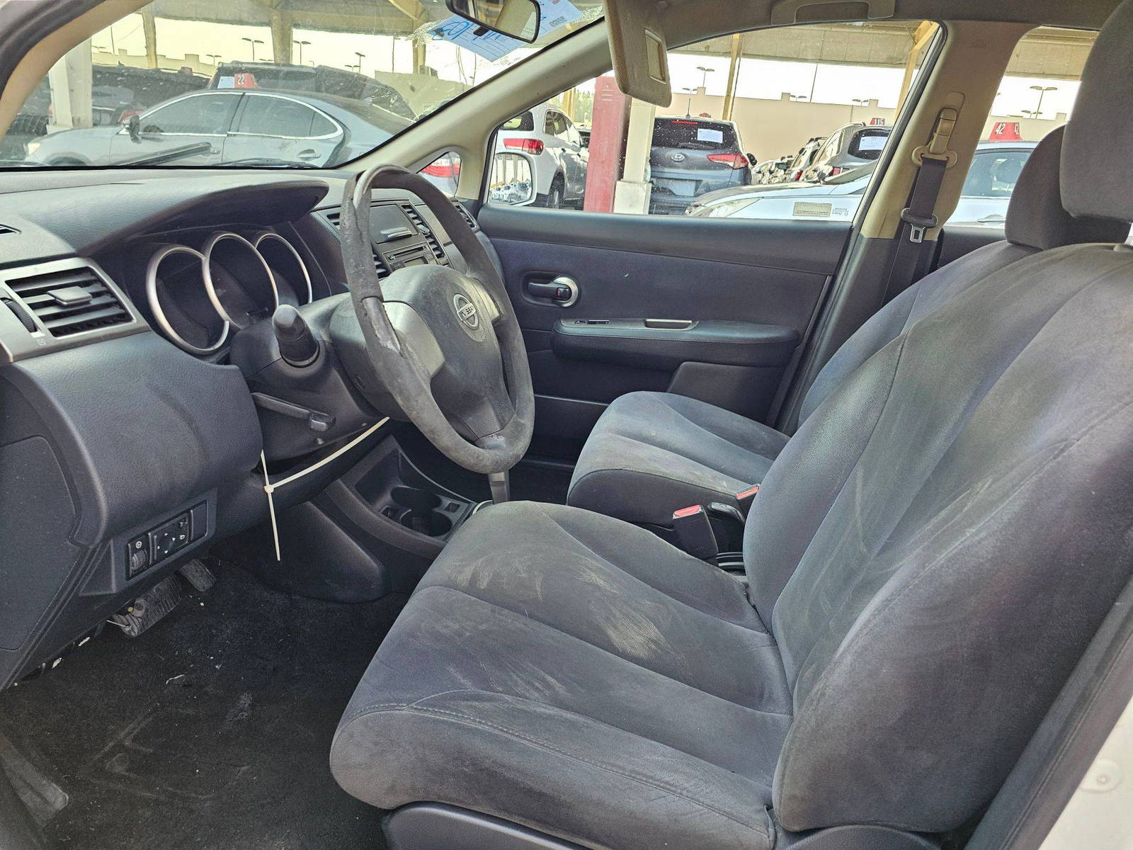 2007 NISSAN VERSA — 158936 Miles — Lot 7L435377 — Souq - Marhaba Auctions Used Cars - Image 8