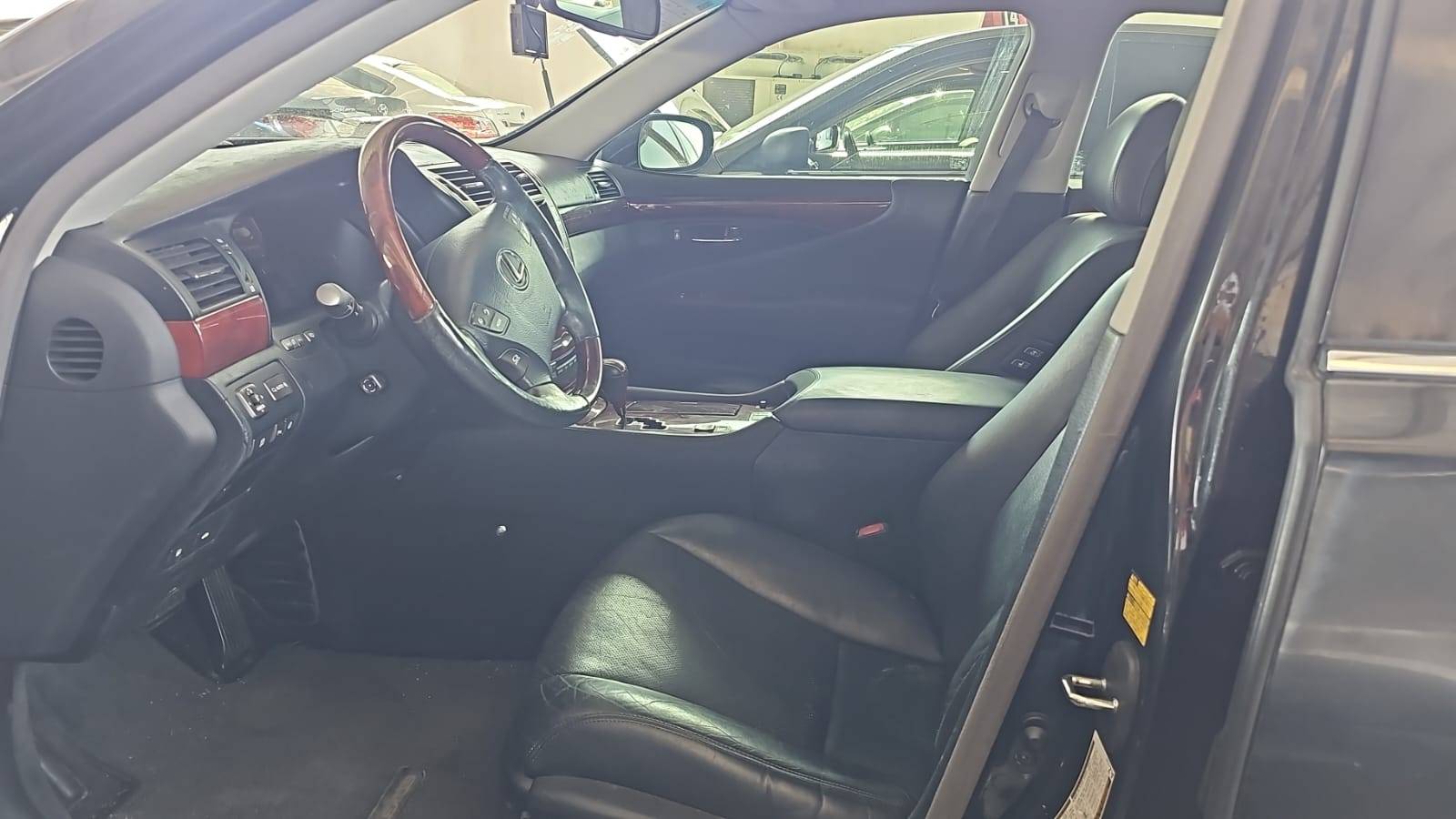 2008 LEXUS LS 460 — 141614 KM — Lot 85079551 — Souq - Marhaba Auctions Used Cars - Image 6