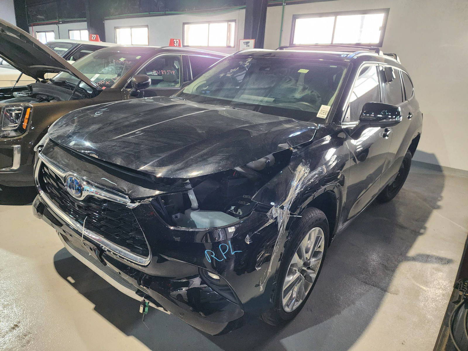 2023 TOYOTA HIGHLANDER — 11021 Miles — Lot 69798993 — Main - Marhaba Auctions Used Cars - Image 4
