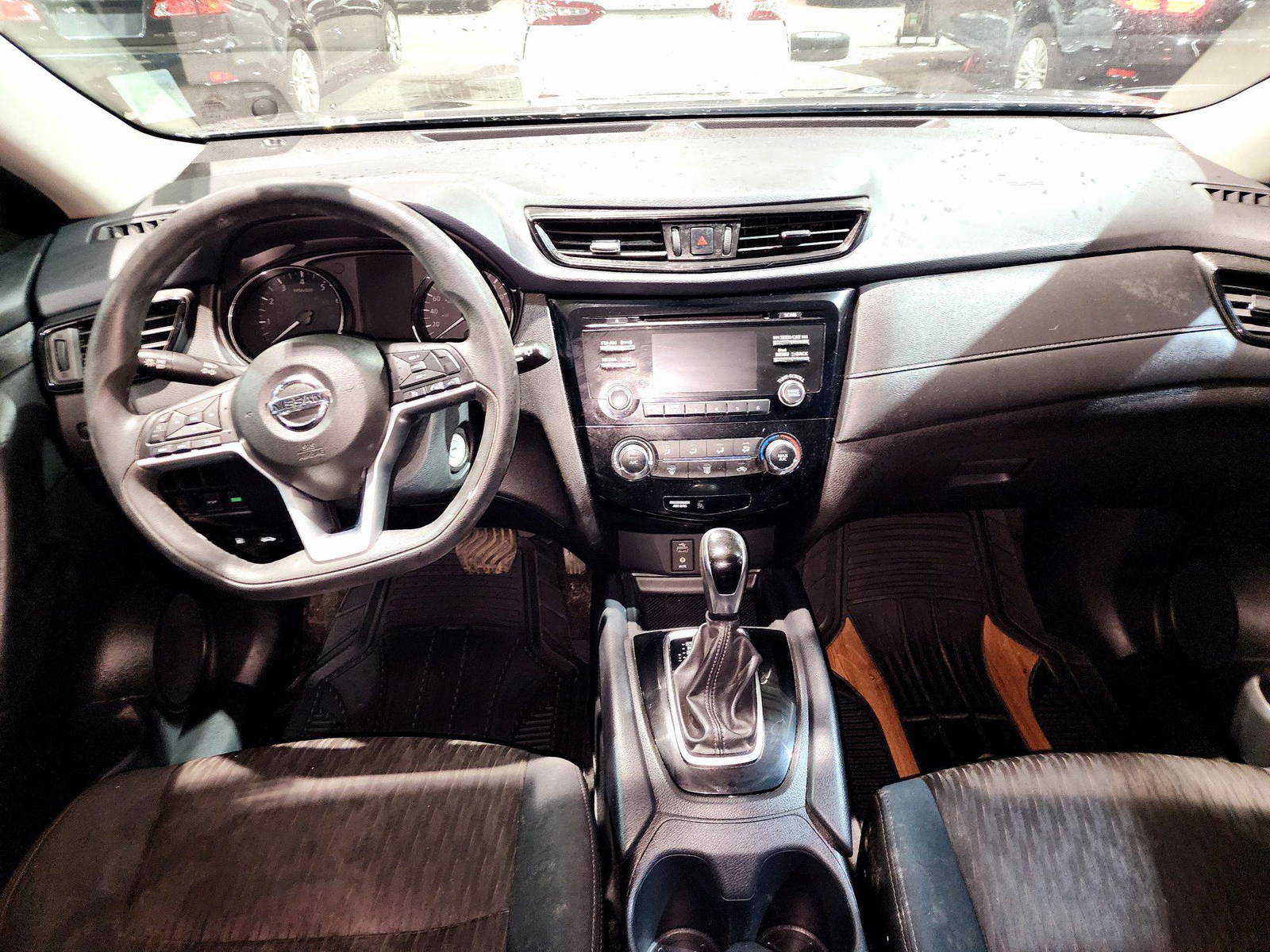 2017 NISSAN ROGUE — 156908 KM — Lot 65894124 — Souq - Marhaba Auctions Used Cars - Image 6
