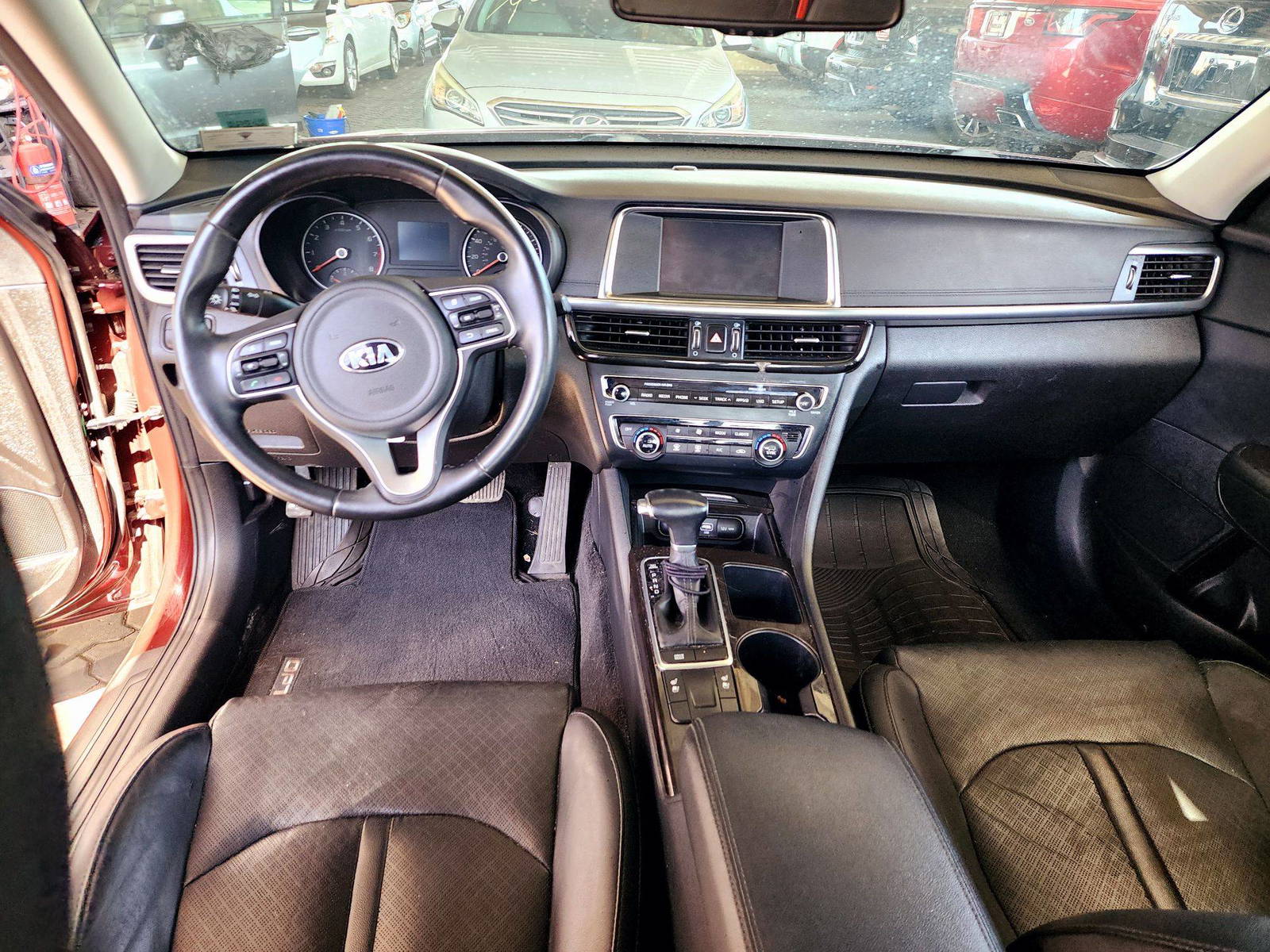 2018 KIA OPTIMA — 126123 Miles — Lot 40997637 — Souq - Marhaba Auctions Used Cars - Image 7