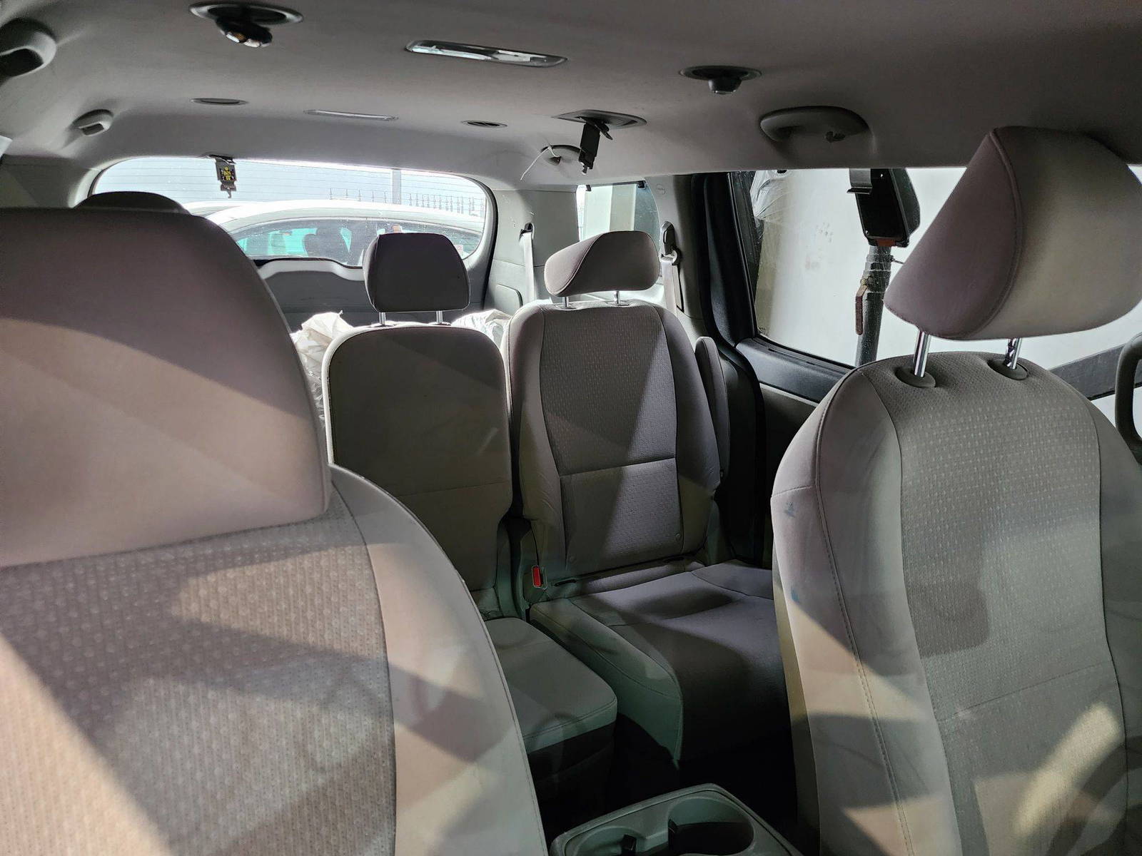 2016 KIA SEDONA — 210855 Miles — Lot 41223661 — Al Quoz - Marhaba Auctions Used Cars - Image 10