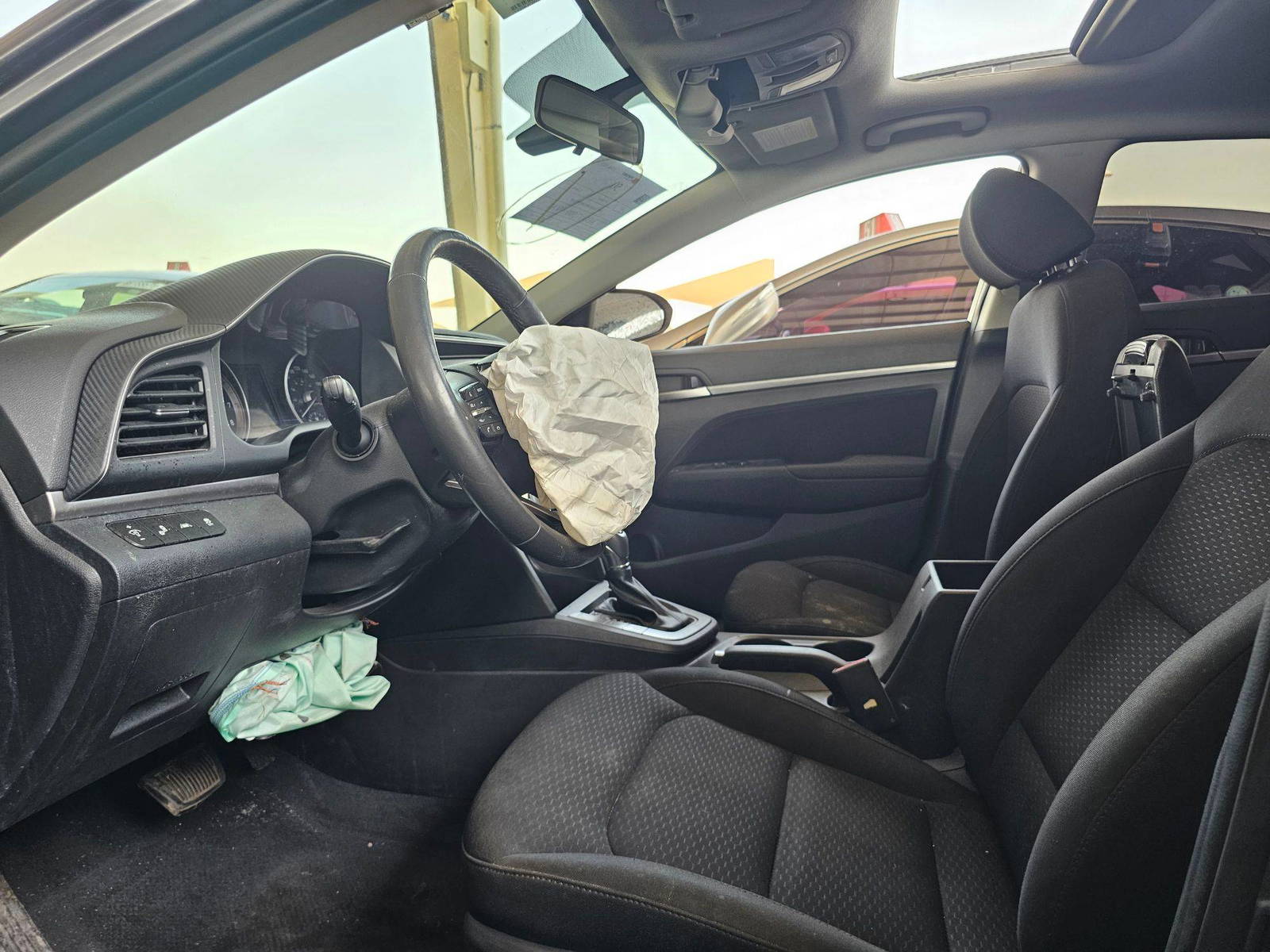 2019 HYUNDAI ELANTRA — 130825 KM — Lot 84055204 — Souq - Marhaba Auctions Used Cars - Image 9