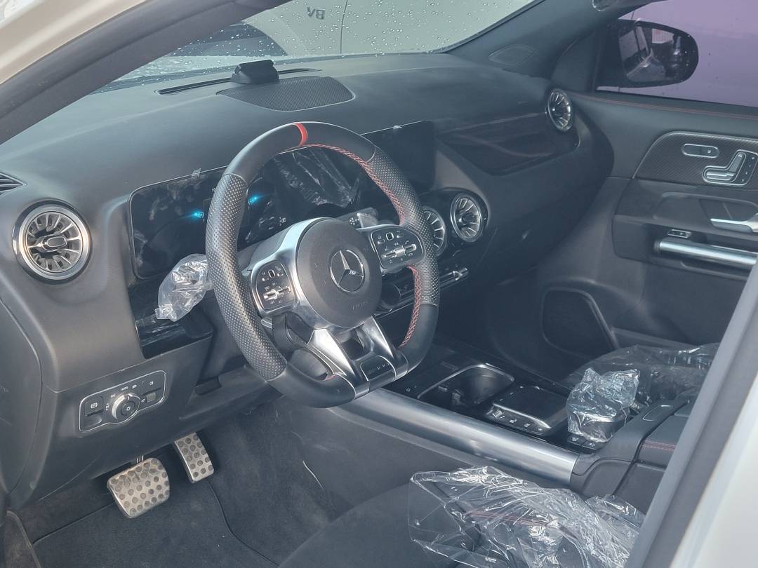 2022 MERCEDES BENZ GLA 45 AMG — 1069 KM — Lot NJ384172 — Main - Marhaba Auctions Used Cars - Image 8