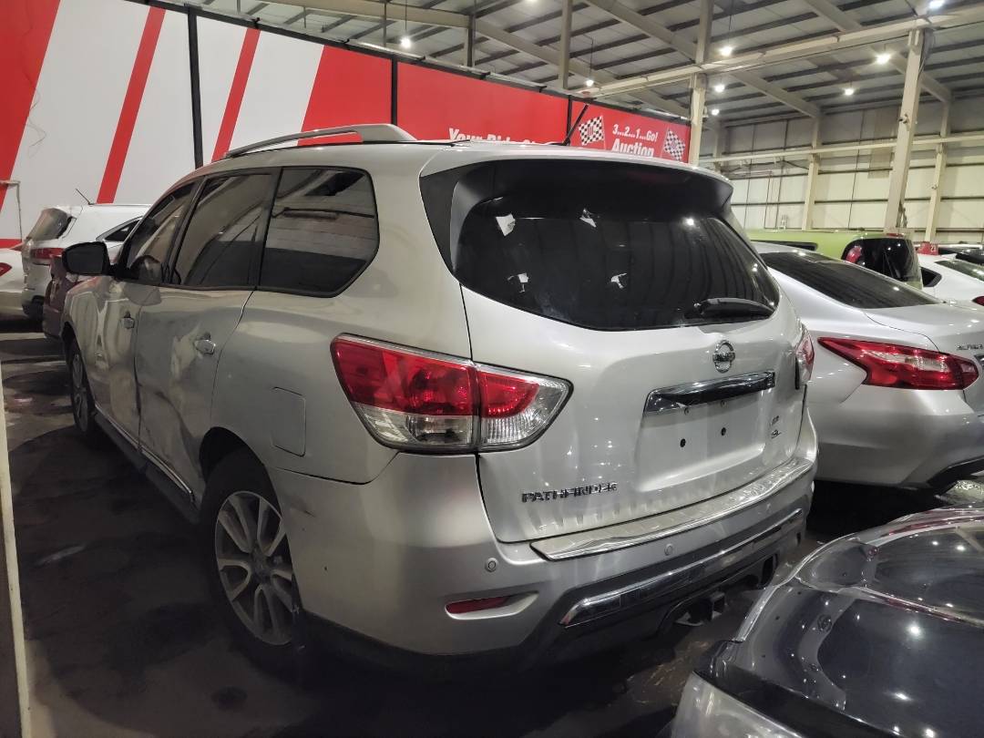 2015 NISSAN PATHFINDER — 220503 Miles — Lot 85706 — Main - Marhaba Auctions Used Cars - Image 6