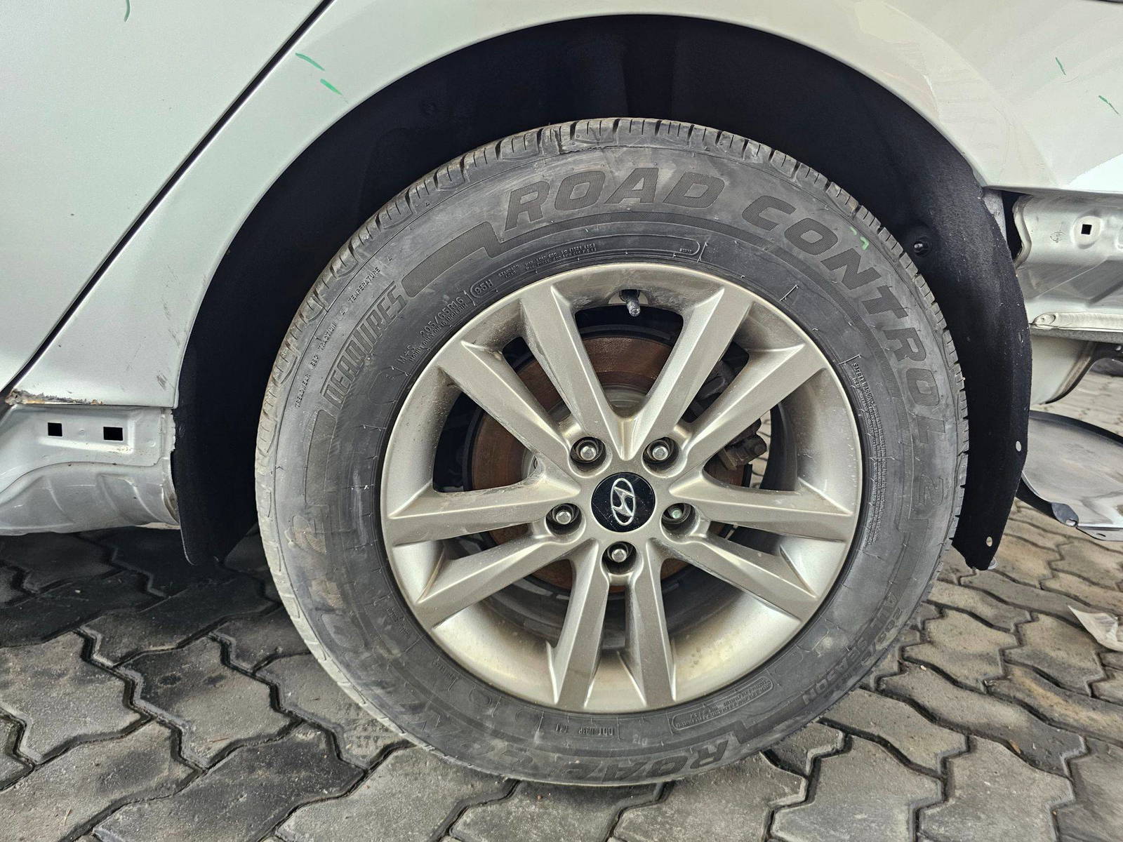 2015 HYUNDAI SONATA — 143704 Miles — Lot 44641085 — Souq - Marhaba Auctions Used Cars - Image 9