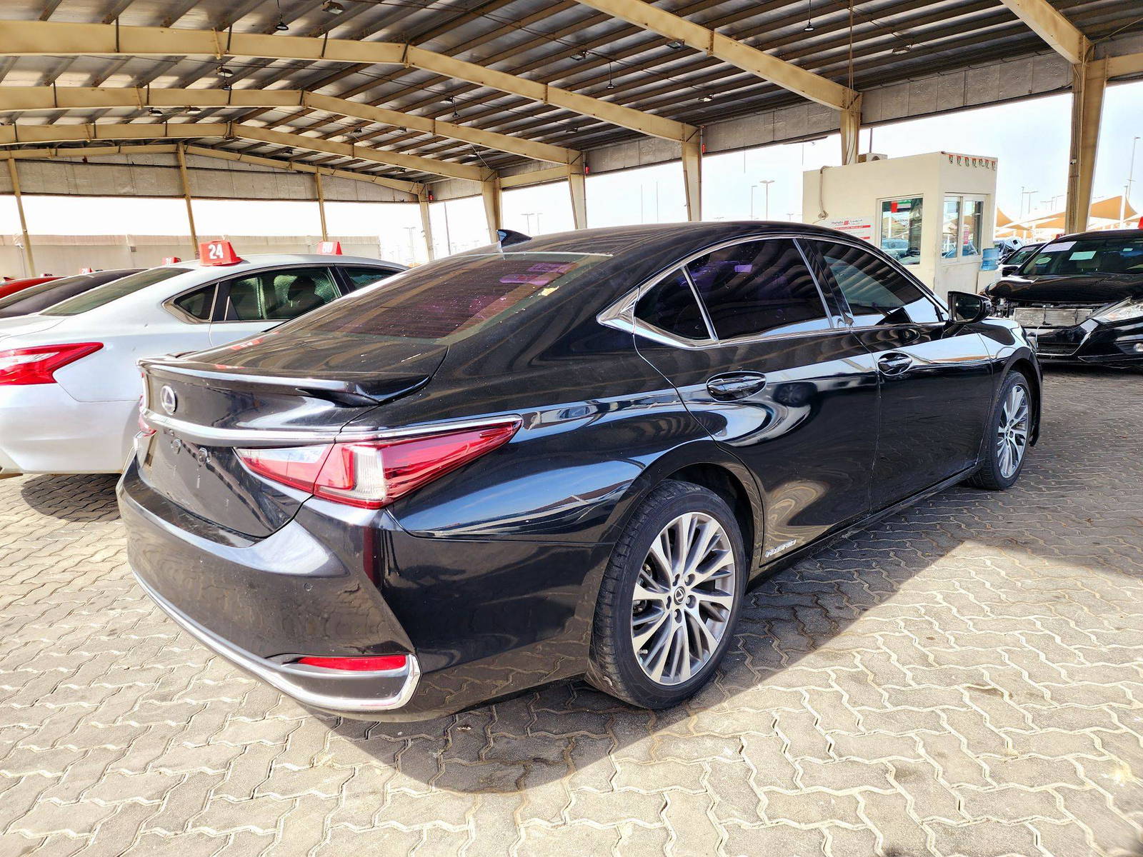 LEXUS ES 300H 2021 - Marhaba Auction Used Cars - Image 5