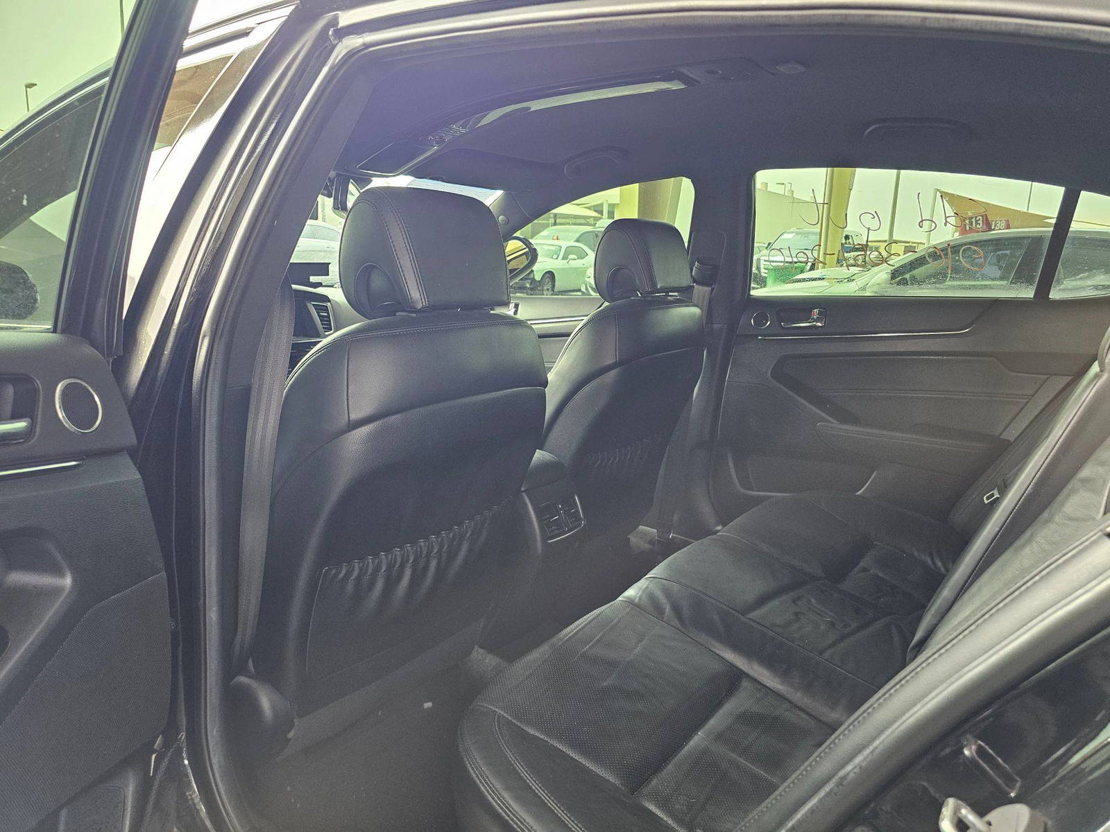 2011 KIA K7 — 150340 KM — Lot 022757 — Souq - Marhaba Auctions Used Cars - Image 6