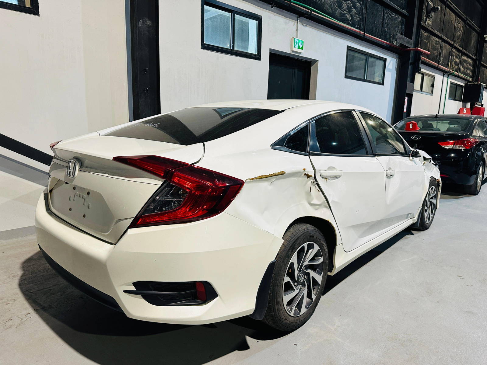 2017 HONDA CIVIC — 223237 KM — Lot 8735 — Al Quoz - Marhaba Auctions Used Cars - Image 3