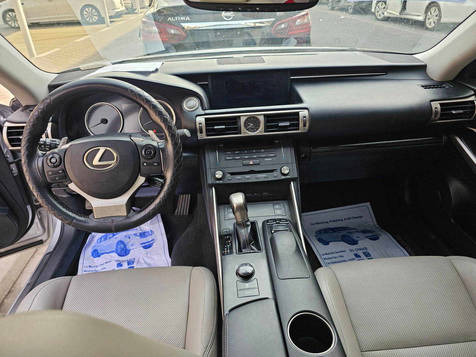 2016 LEXUS IS 300 — 186391 KM — Lot 22G5006431 — Souq - Marhaba Auctions Used Cars - Image 7