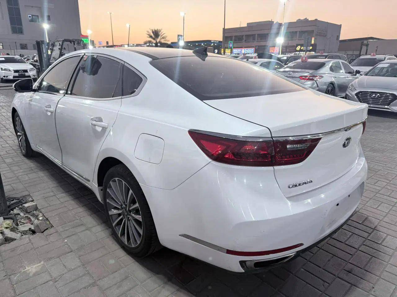 2018 KIA CADENZA — 52916 Miles — Lot J5105019 — Ind. 12 - Marhaba Auctions Used Cars - Image 4