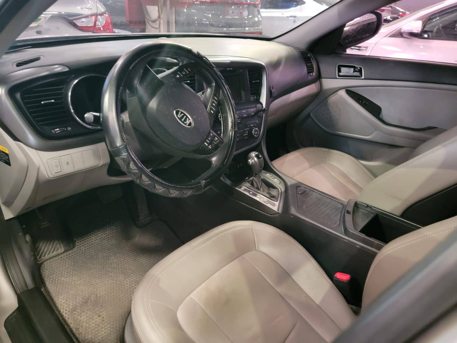 2012 KIA K5 — 280954 KM — Lot 187116 — Souq - Marhaba Auctions Used Cars - Image 9