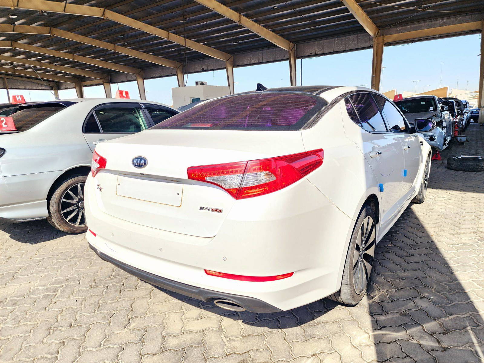 2011 KIA K5 — 159816 KM — Lot 052724 — Souq - Marhaba Auctions Used Cars - Image 3