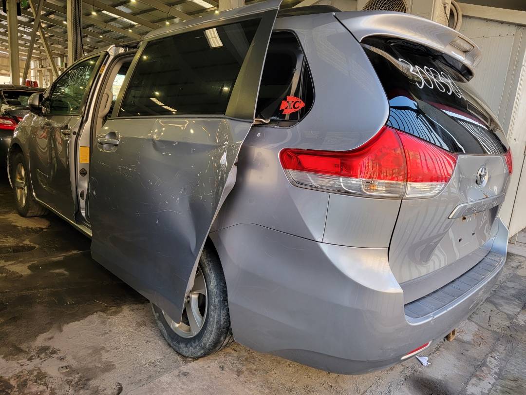 2013 TOYOTA SIENNA — 217189 Miles — Lot 308381 — Ind. 12 - Marhaba Auctions Used Cars - Image 5